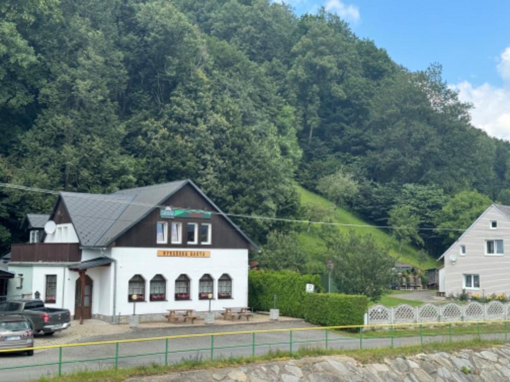 Penzion A Rybarska Basta U Jesetera Jeseník Exteriér fotografie